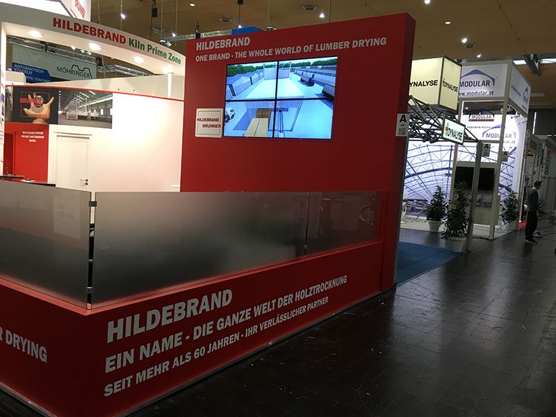 Videowall Messestand auf der Ligna in rot